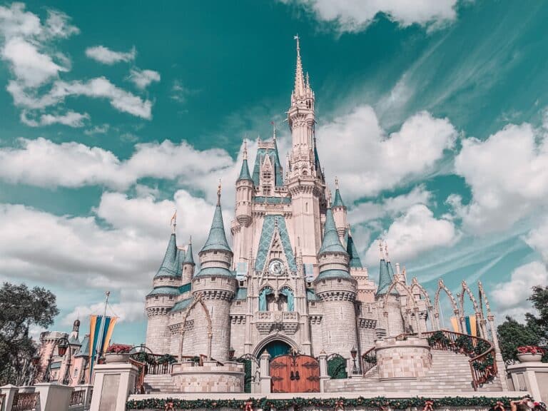 Disney World vs. Disneyland – All the Differences You Need to Know