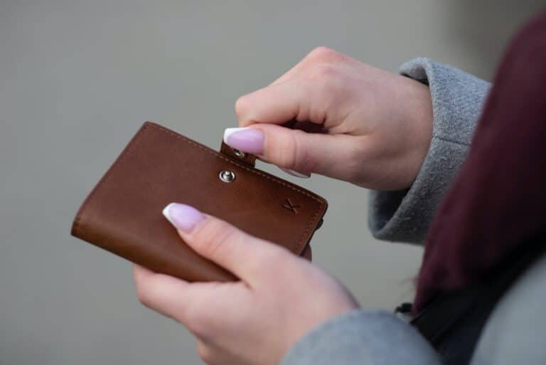 10 of the Best Minimalist Wallet Options for Women